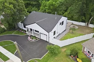 378 Lakeshore Blvd, Massapequa Park, NY 11762 - Photo 2