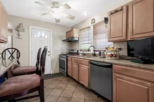 375 W Valley Stream Blvd, Valley Stream, NY 11580 - Photo 4