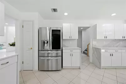 4 Laurelwood Court, Dix Hills, NY 11746 - Photo 16