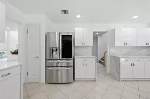 4 Laurelwood Ct, Dix Hills, NY 11746 - Photo 16