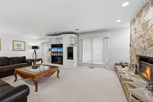 4 Laurelwood Ct, Dix Hills, NY 11746 - Photo 10