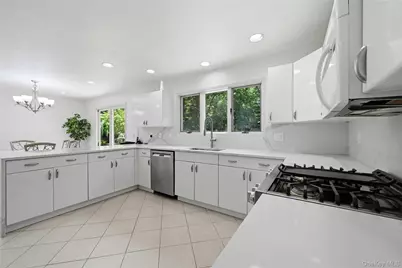 4 Laurelwood Court, Dix Hills, NY 11746 - Photo 14