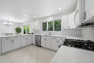4 Laurelwood Ct, Dix Hills, NY 11746 - Photo 14