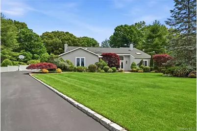 4 Laurelwood Court, Dix Hills, NY 11746 - Photo 2
