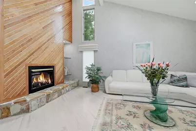 4 Laurelwood Court, Dix Hills, NY 11746 - Photo 8