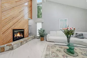4 Laurelwood Ct, Dix Hills, NY 11746 - Photo 8
