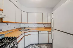 124 Fairview Cir, Middle Island, NY 11953 - Photo 8