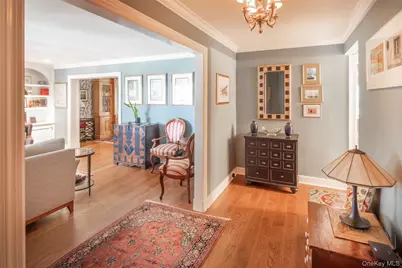 17 Beechtree Lane #2E, Bronxville, NY 10708 - Photo 2
