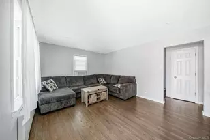 14 Pinelawn Ave, Farmingville, NY 11738 - Photo 10
