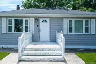 14 Pinelawn Ave, Farmingville, NY 11738 - Photo 2
