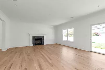 23 Garden Circle, Syosset, NY 11791 - Photo 10