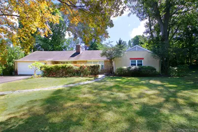 82 The Serpentine, Roslyn, NY 11576 - Photo 2