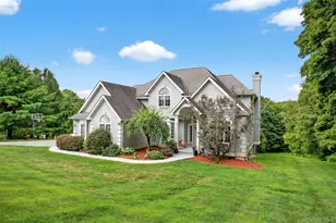 73 Noble Hill Dr, Poughquag, NY 12570 - Photo 2