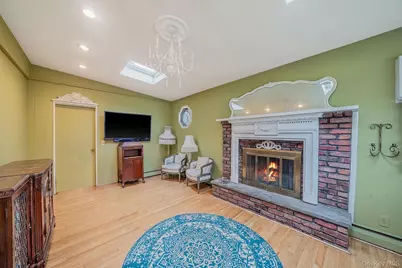18 E Bay Drive, West Islip, NY 11795 - Photo 2