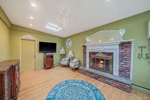 18 E Bay Dr, West Islip, NY 11795 - Photo 2