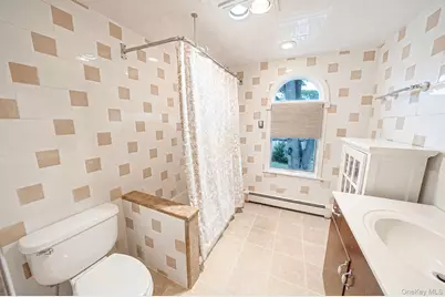 18 E Bay Drive, West Islip, NY 11795 - Photo 20