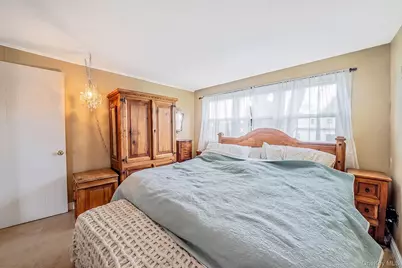 18 E Bay Drive, West Islip, NY 11795 - Photo 18