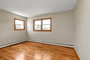 7 Freedom Ct, Babylon, NY 11702 - Photo 16