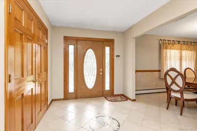 7 Freedom Court, Babylon, NY 11702 - Photo 2
