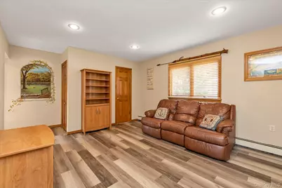 7 Freedom Court, Babylon, NY 11702 - Photo 8