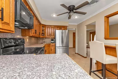 7 Freedom Court, Babylon, NY 11702 - Photo 6