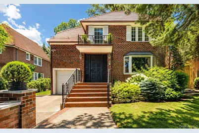 152 Whitson Street, Forest Hills, NY 11375 - Photo 2