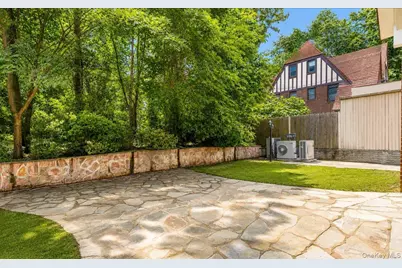 152 Whitson Street, Forest Hills, NY 11375 - Photo 46