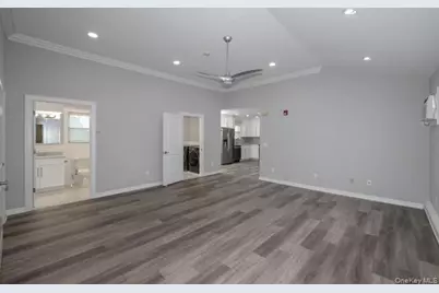 183 N Wellwood Avenue #9, Lindenhurst, NY 11757 - Photo 4