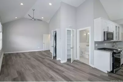 183 N Wellwood Avenue #8, Lindenhurst, NY 11757 - Photo 4