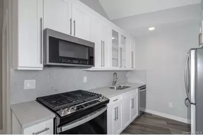 183 N Wellwood Avenue #8, Lindenhurst, NY 11757 - Photo 2