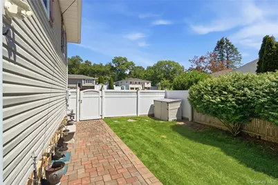 50 Amsterdam Road, Smithtown, NY 11787 - Photo 40