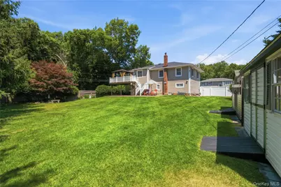 50 Amsterdam Road, Smithtown, NY 11787 - Photo 32