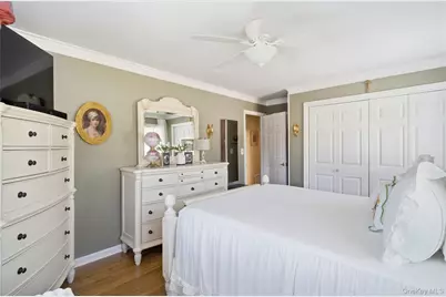 50 Amsterdam Road, Smithtown, NY 11787 - Photo 20