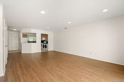 650 Newbridge Road #15, East Meadow, NY 11554 - Photo 6