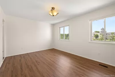 650 Newbridge Road #15, East Meadow, NY 11554 - Photo 12