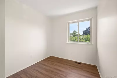 650 Newbridge Road #15, East Meadow, NY 11554 - Photo 10