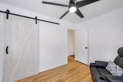 112 Washington Street, Farmingdale, NY 11735 - Photo 22