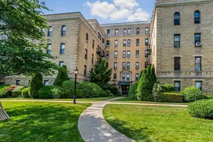 43 Calton Rd, New Rochelle, NY 10804 - Photo 2