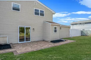 25 Greentree Dr, Oakdale, NY 11769 - Photo 40