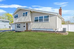 25 Greentree Dr, Oakdale, NY 11769 - Photo 2