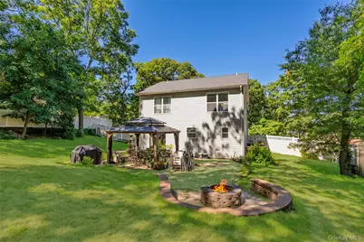 27 Cleveland Avenue, Selden, NY 11784 - Photo 18