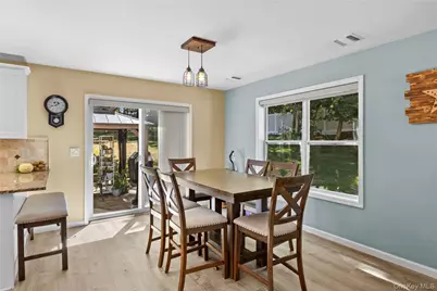 27 Cleveland Avenue, Selden, NY 11784 - Photo 10