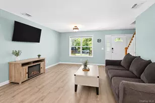 27 Cleveland Ave, Selden, NY 11784 - Photo 8