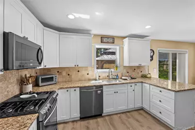 27 Cleveland Avenue, Selden, NY 11784 - Photo 12