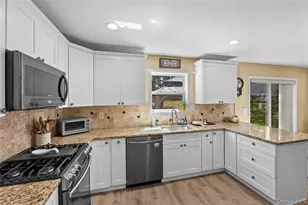 27 Cleveland Ave, Selden, NY 11784 - Photo 12