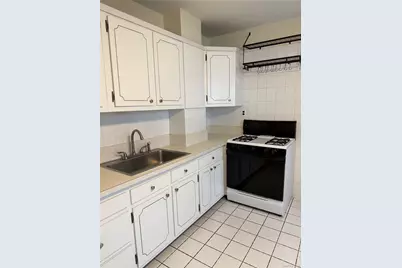 7 Chestnut Street, Westbury, NY 11590 - Photo 2