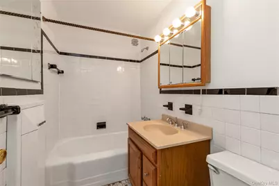 45 Hill Park Avenue #3D, Great Neck, NY 11021 - Photo 18