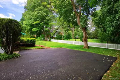 18 Old Farm Road, East Hills, NY 11577 - Photo 4