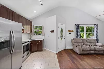 283 Railroad Avenue, Center Moriches, NY 11934 - Photo 4