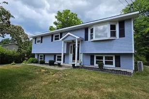 3 Abbey Rd, Hyde Park, NY 12538 - Photo 2